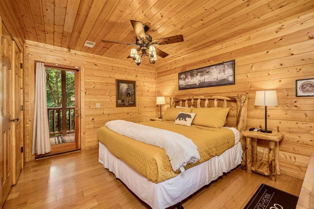 Panorama Mountain View Cabin, Less Than 10 Miles From Gatlinburg And Dollywood, Dog Friendly, 6 Bedrooms Sleeps 17, Fire Pit, Hottub, Washer Dryer, Fully Loaded Kitchen, Gameroom With A Tv, Pool Table, Arcade, Air Hockey, And Foosball Sevierville Eksteriør billede