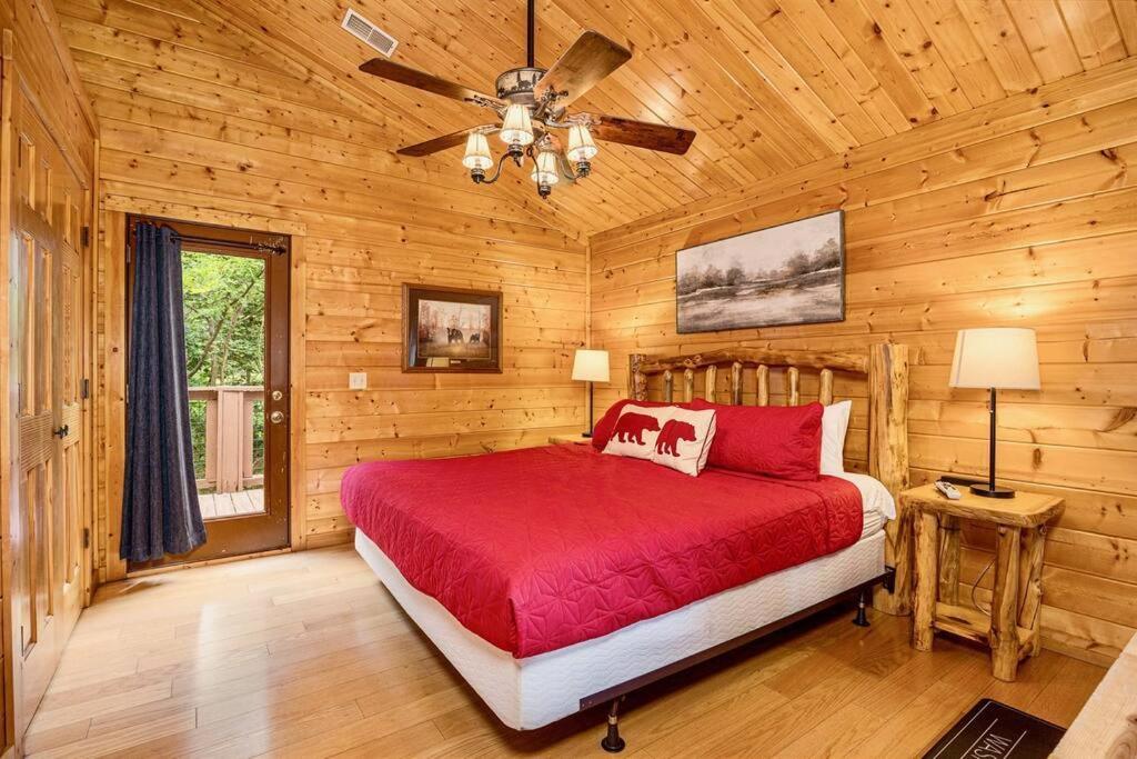 Panorama Mountain View Cabin, Less Than 10 Miles From Gatlinburg And Dollywood, Dog Friendly, 6 Bedrooms Sleeps 17, Fire Pit, Hottub, Washer Dryer, Fully Loaded Kitchen, Gameroom With A Tv, Pool Table, Arcade, Air Hockey, And Foosball Sevierville Eksteriør billede