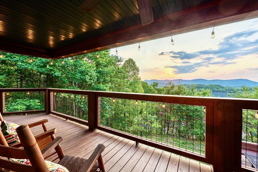 Panorama Mountain View Cabin, Less Than 10 Miles From Gatlinburg And Dollywood, Dog Friendly, 6 Bedrooms Sleeps 17, Fire Pit, Hottub, Washer Dryer, Fully Loaded Kitchen, Gameroom With A Tv, Pool Table, Arcade, Air Hockey, And Foosball Sevierville Eksteriør billede