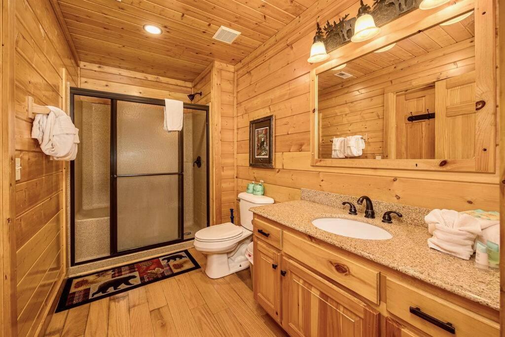 Panorama Mountain View Cabin, Less Than 10 Miles From Gatlinburg And Dollywood, Dog Friendly, 6 Bedrooms Sleeps 17, Fire Pit, Hottub, Washer Dryer, Fully Loaded Kitchen, Gameroom With A Tv, Pool Table, Arcade, Air Hockey, And Foosball Sevierville Eksteriør billede