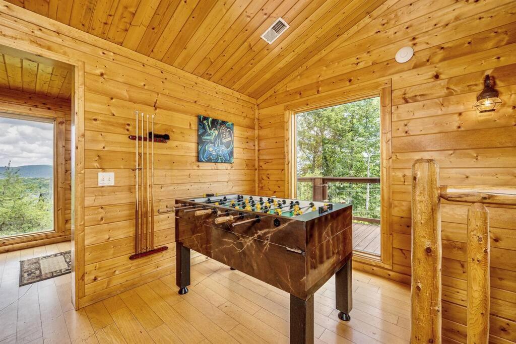 Panorama Mountain View Cabin, Less Than 10 Miles From Gatlinburg And Dollywood, Dog Friendly, 6 Bedrooms Sleeps 17, Fire Pit, Hottub, Washer Dryer, Fully Loaded Kitchen, Gameroom With A Tv, Pool Table, Arcade, Air Hockey, And Foosball Sevierville Eksteriør billede