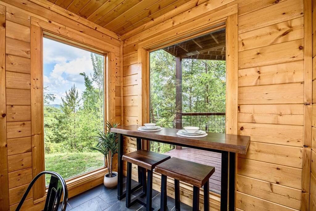 Panorama Mountain View Cabin, Less Than 10 Miles From Gatlinburg And Dollywood, Dog Friendly, 6 Bedrooms Sleeps 17, Fire Pit, Hottub, Washer Dryer, Fully Loaded Kitchen, Gameroom With A Tv, Pool Table, Arcade, Air Hockey, And Foosball Sevierville Eksteriør billede