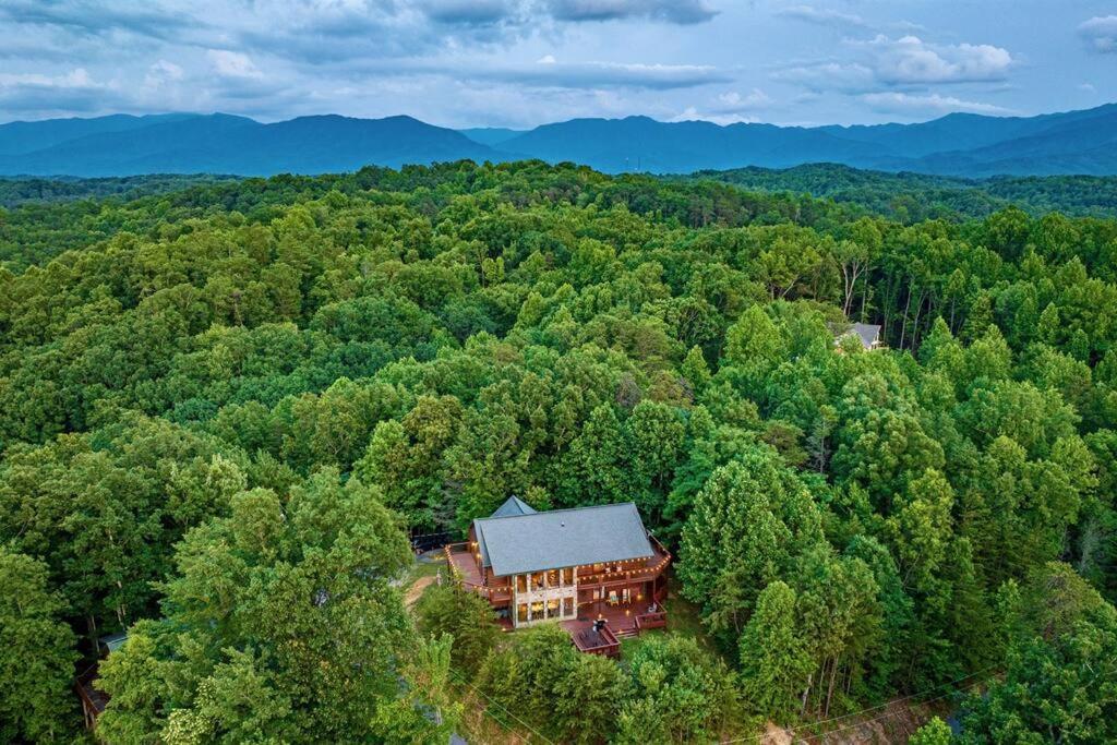 Panorama Mountain View Cabin, Less Than 10 Miles From Gatlinburg And Dollywood, Dog Friendly, 6 Bedrooms Sleeps 17, Fire Pit, Hottub, Washer Dryer, Fully Loaded Kitchen, Gameroom With A Tv, Pool Table, Arcade, Air Hockey, And Foosball Sevierville Eksteriør billede