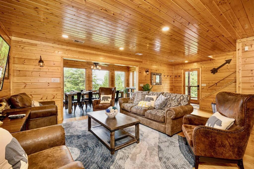Panorama Mountain View Cabin, Less Than 10 Miles From Gatlinburg And Dollywood, Dog Friendly, 6 Bedrooms Sleeps 17, Fire Pit, Hottub, Washer Dryer, Fully Loaded Kitchen, Gameroom With A Tv, Pool Table, Arcade, Air Hockey, And Foosball Sevierville Eksteriør billede