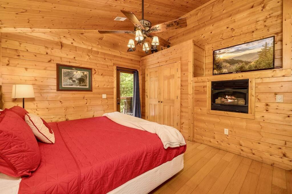 Panorama Mountain View Cabin, Less Than 10 Miles From Gatlinburg And Dollywood, Dog Friendly, 6 Bedrooms Sleeps 17, Fire Pit, Hottub, Washer Dryer, Fully Loaded Kitchen, Gameroom With A Tv, Pool Table, Arcade, Air Hockey, And Foosball Sevierville Eksteriør billede